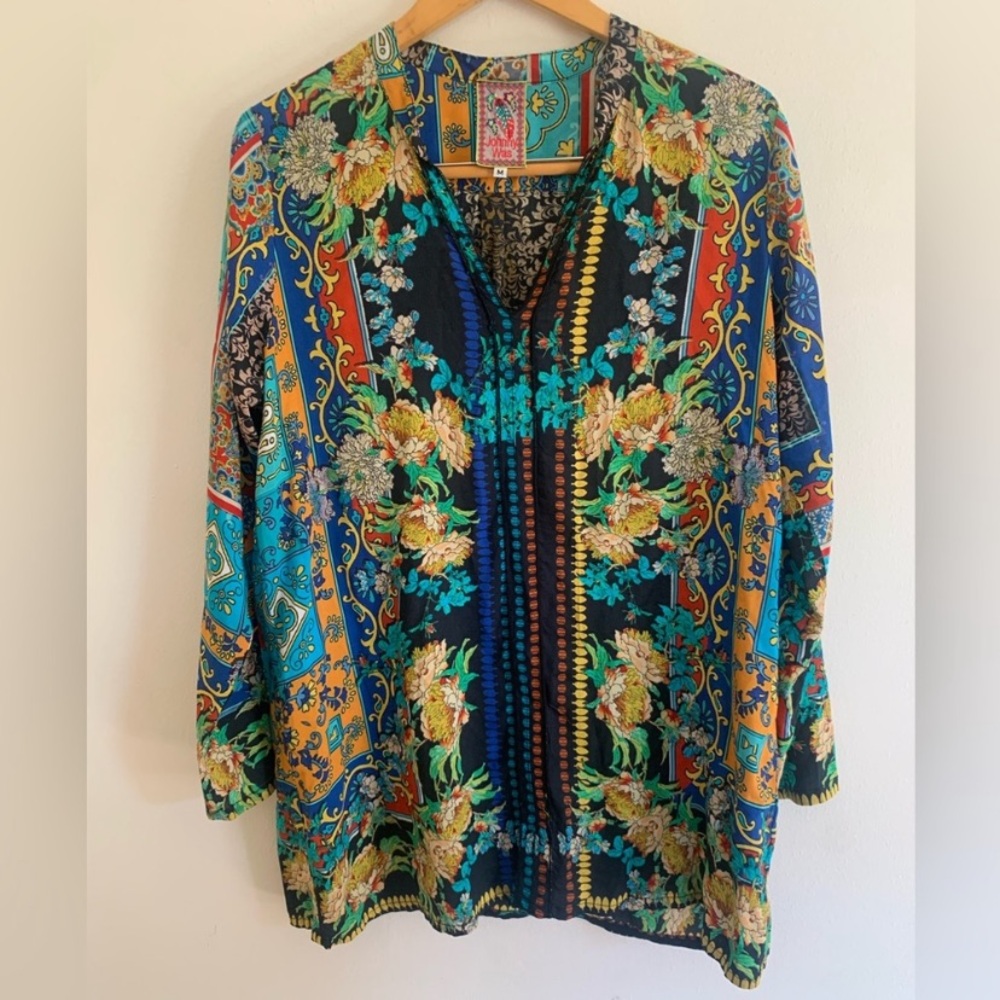 JOHNNY WAS Floral Print Long Sleeves V-neck Rayon Tunic Top Blouse Size M